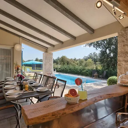 Villa 1522 *